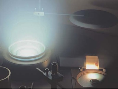 离子辅助镀膜过程